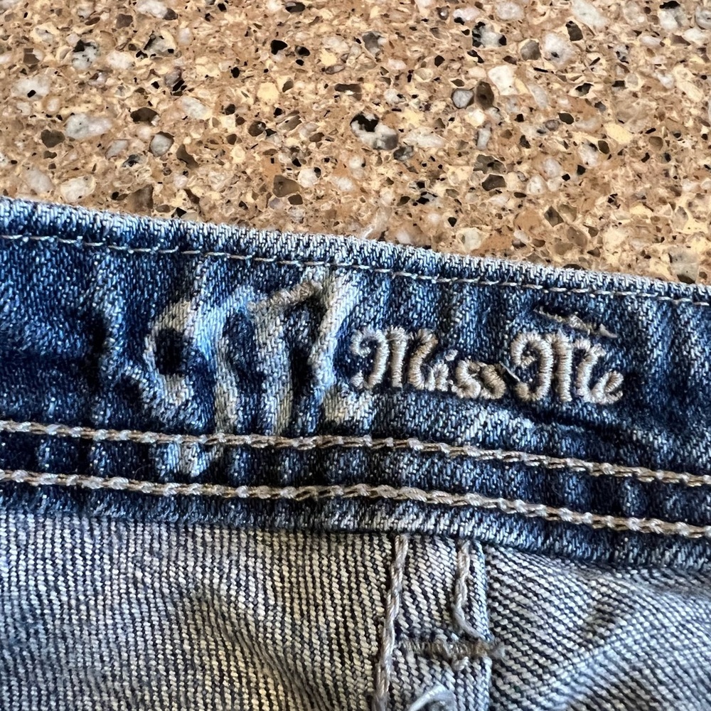 Miss Me Jeans. Straight Leg.